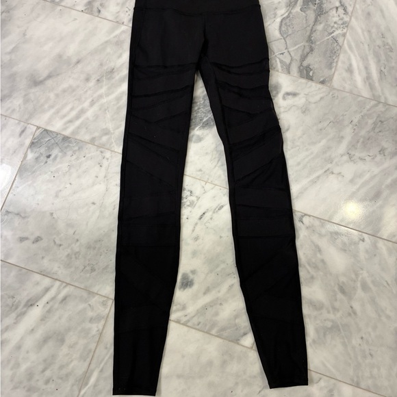 Lululemon Wunder Under High Rise Tech Mesh Cutout Leggings. Like New!  Size 4 - Picture 2 of 6